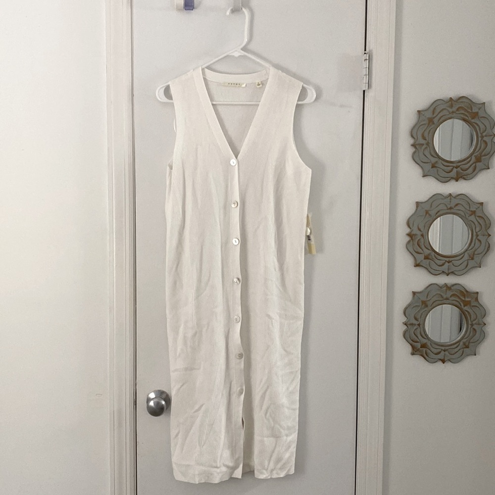 CYRUS NWT V NECK SWEATER MIDI